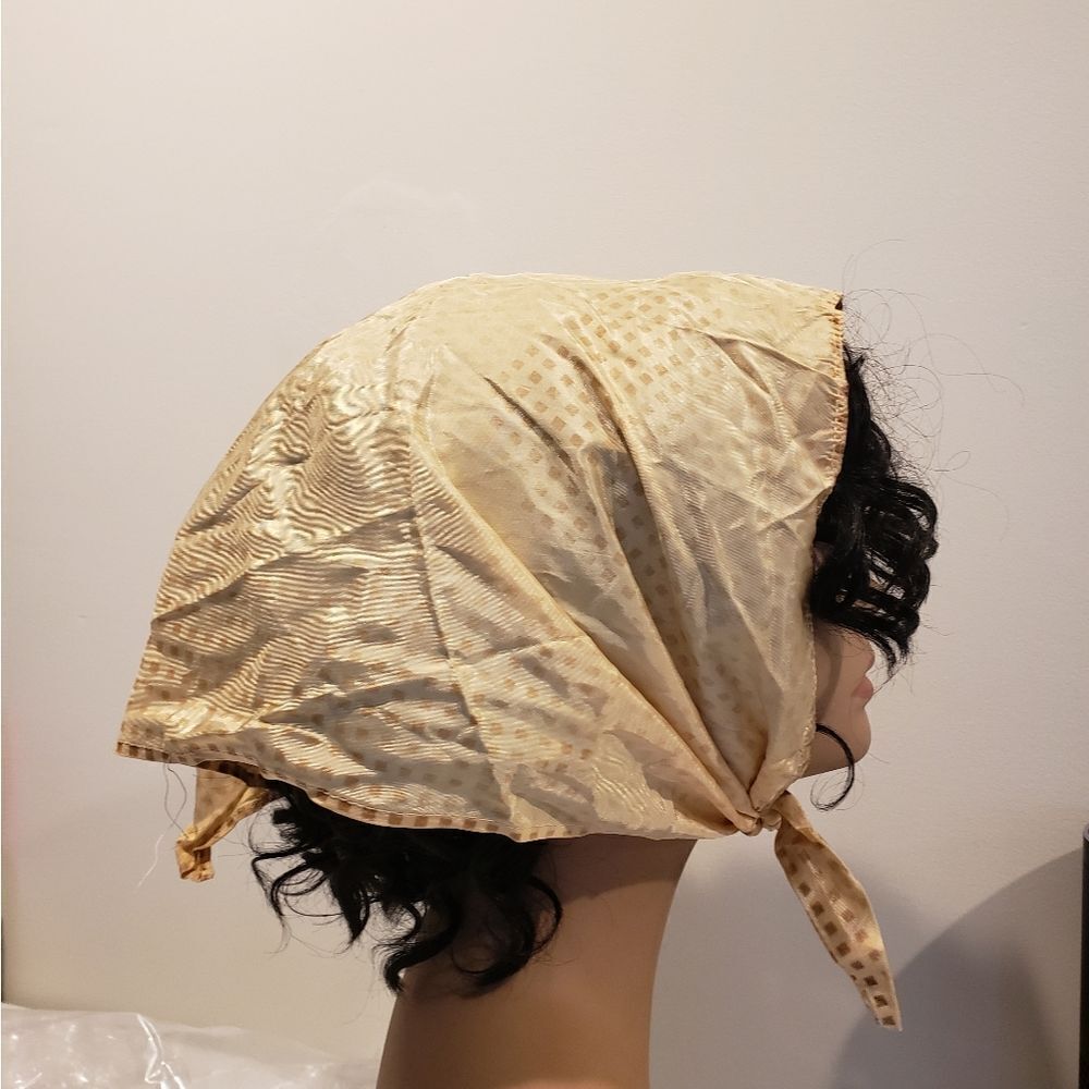 Triangular Headscarf - Picture 3 of 4